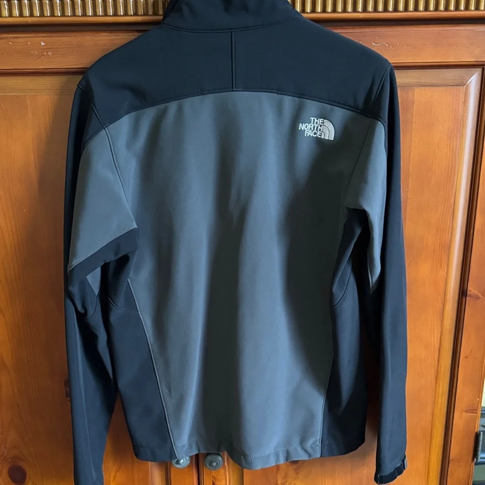 The North Face Men's Dual-Tone Performance Jacket - Picture 2 of 3